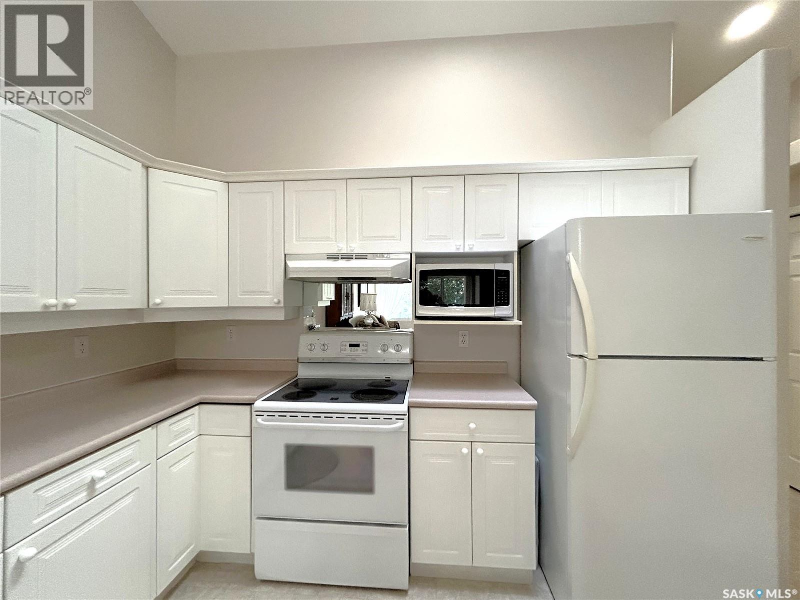 240 815 Heritage GREEN, Saskatoon, Saskatchewan, S7H5R6, Saskatoon, Saskatchewan — photo 3 of 5