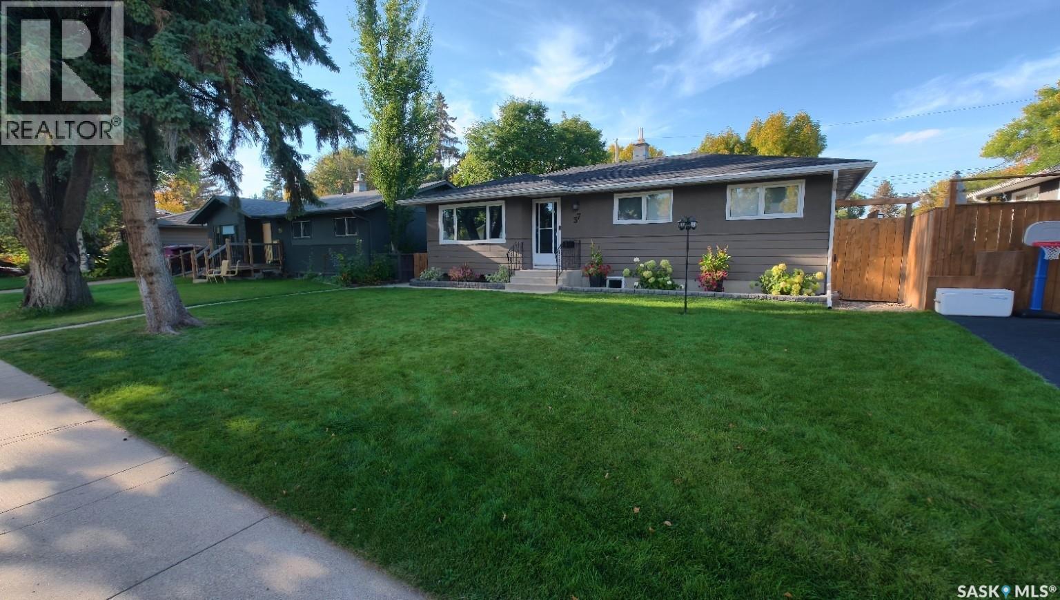 37 Dunning CRESCENT, Saskatoon — photo 2