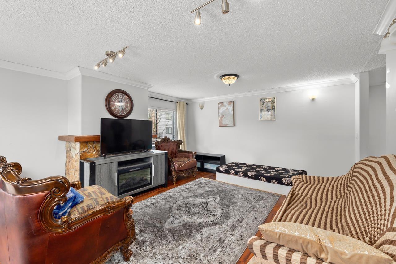 #205 7119 133 Street, Surrey, British Columbia, V3W7Z6, Surrey, British Columbia — photo 2 of 5