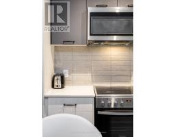 208 - 2300 St Clair Avenue W, Toronto, ON M6N0B3 Photo 18