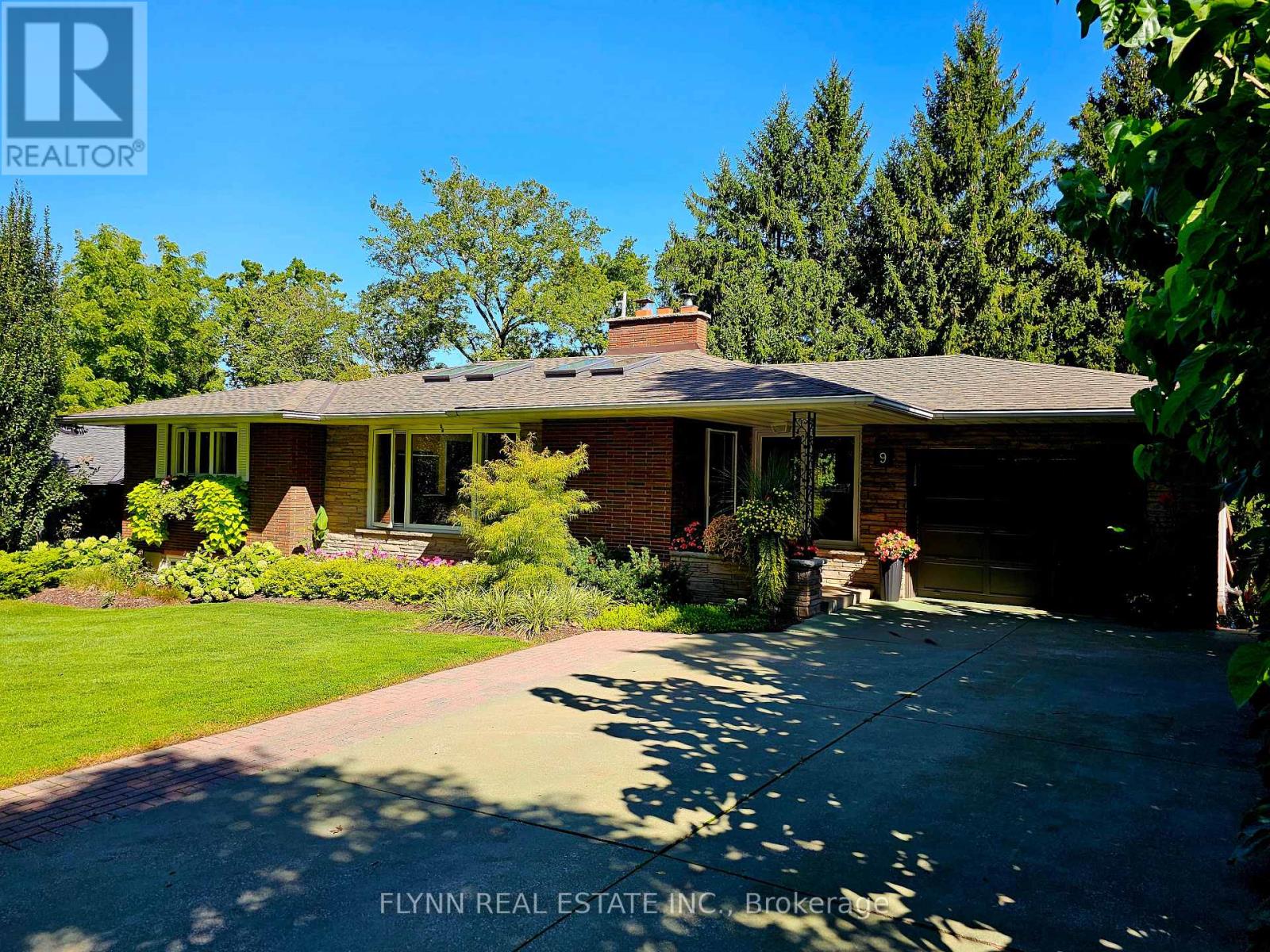 9 ALLANDALE DRIVE, St. Catharines (Glendale/Glenridge) — photo 2