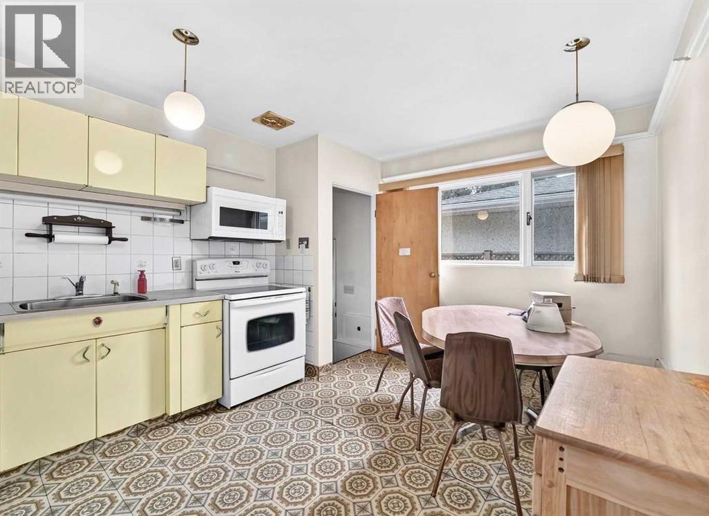 2022 Redwood Crescent SE - photo 4