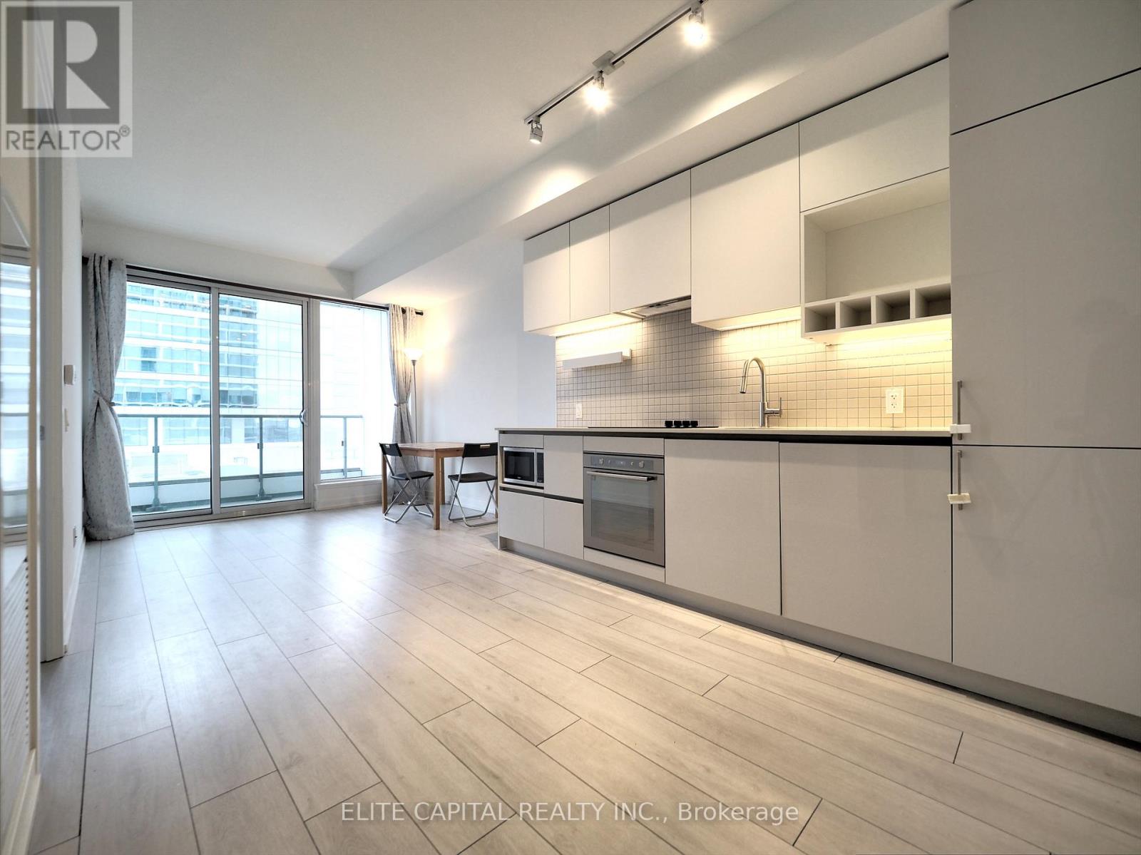 702 - 5 BUTTERMILL AVENUE, Vaughan (Vaughan Corporate Centre)