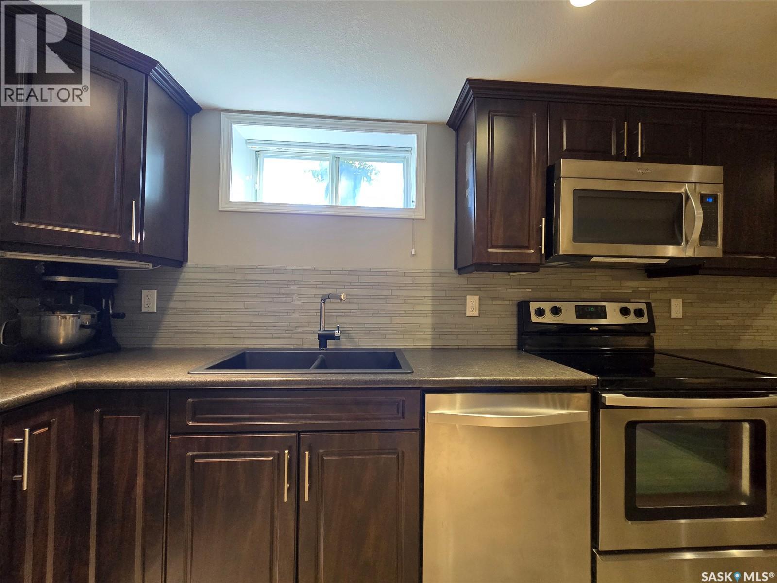 37 Dunning CRESCENT - 38