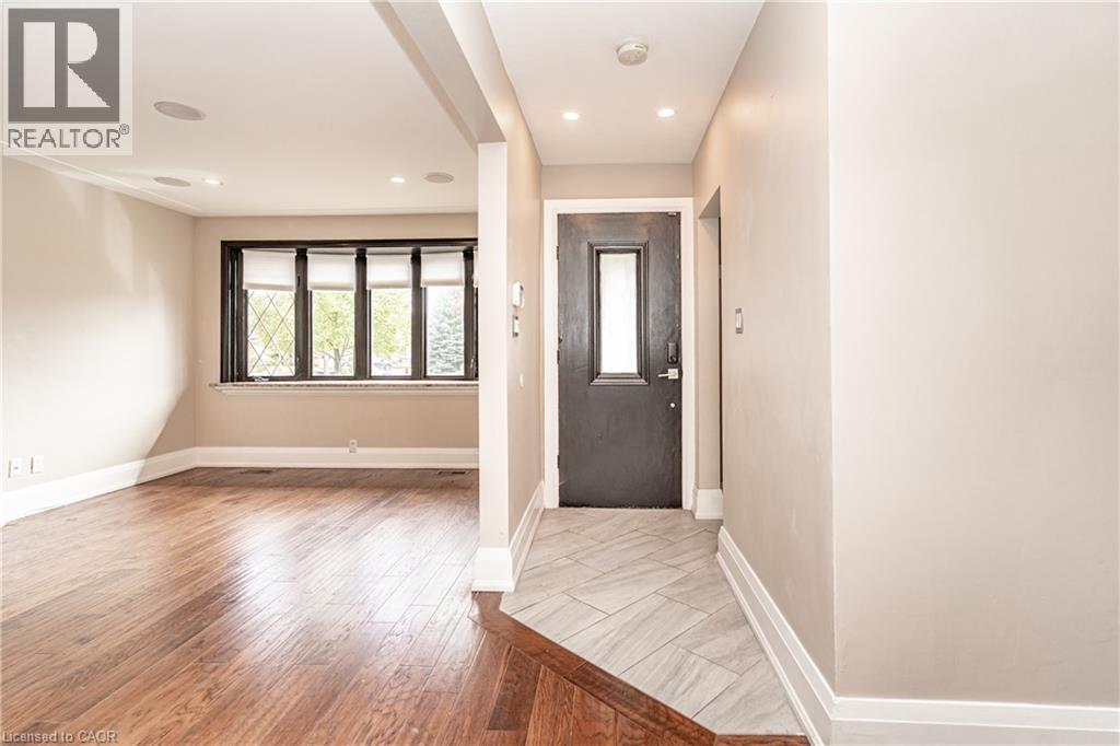 33 KENWOOD Crescent Unit# (main level), Hamilton — photo 4