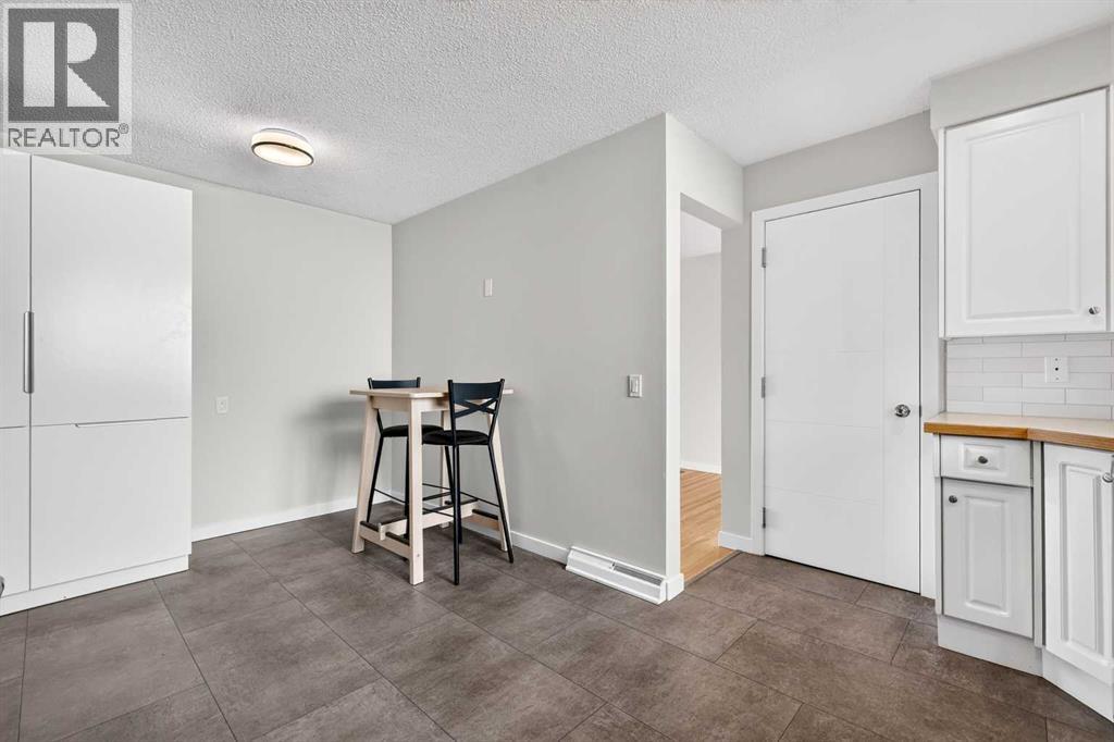 803 Canford Crescent SW - 13