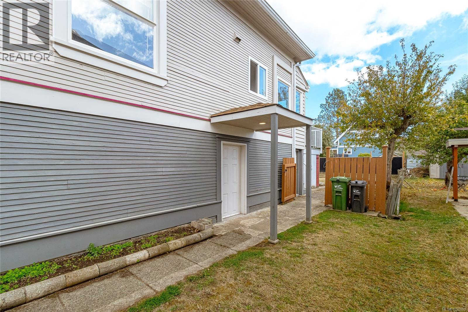  2531 Fernwood Road, Victoria