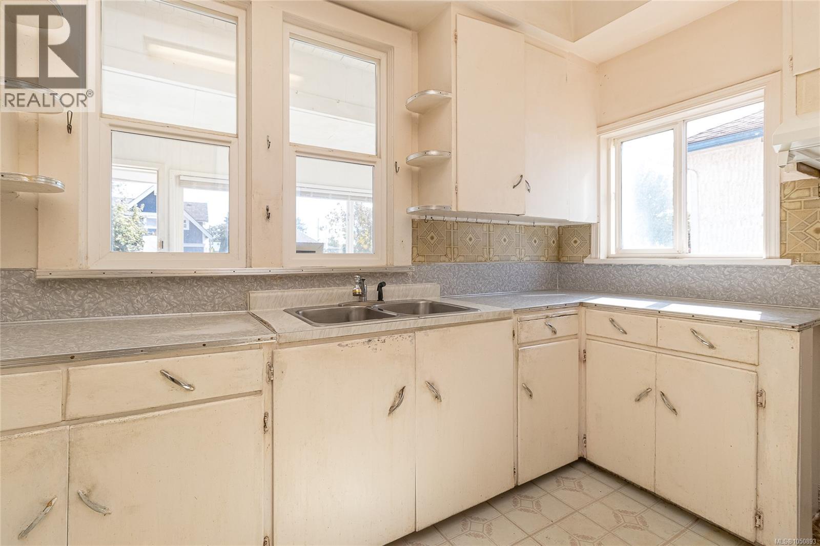 2531 Fernwood Rd - 8
