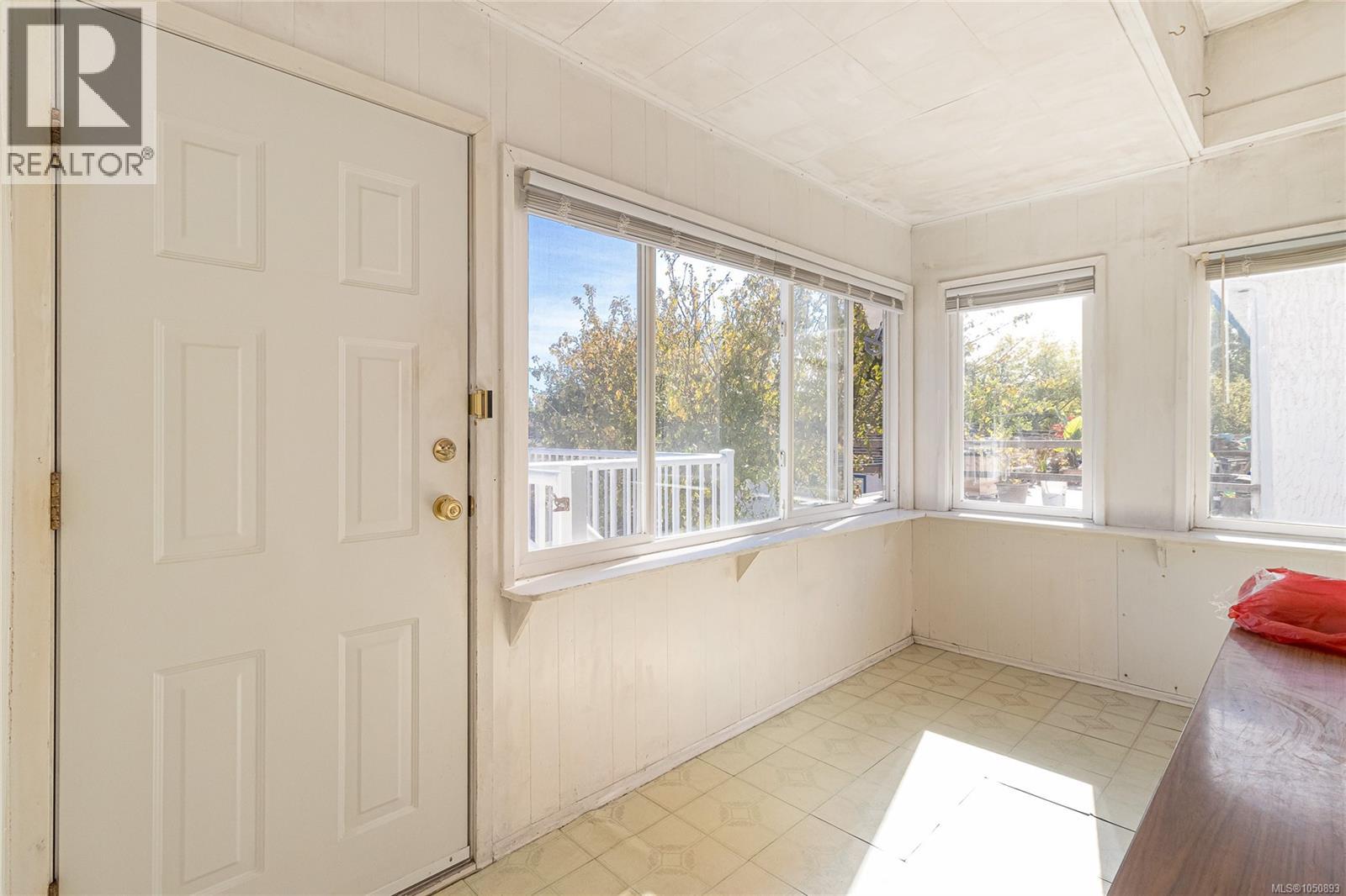 2531 Fernwood Rd - 9