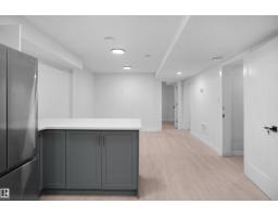 7501 95 Av Nw, Edmonton, AB T6C1X4 Photo 52