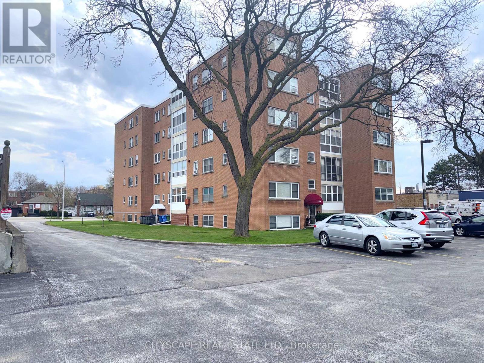 #25 824 BRANT STREET - Image 26