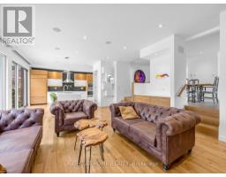 Family room - 76 Ferris Road, Toronto, ON M4B1G4 Photo 13