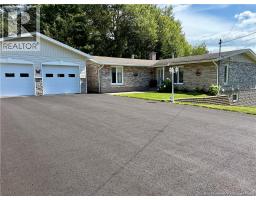 Family room - 445-449 Darlington, Dalhousie, NB E8C1M3 Photo 6