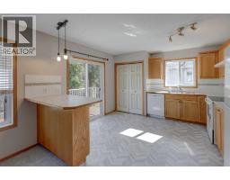 Foyer - 6711 Pinecliff Grove Ne, Calgary, AB T1Y7K8 Photo 8