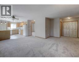 3pc Bathroom - 6711 Pinecliff Grove Ne, Calgary, AB T1Y7K8 Photo 6