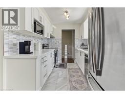 Living room - 35 Garden Crescent, Hamilton, ON L8V4T3 Photo 13
