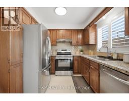 Kitchen - 70 Embassy Drive, Vaughan, ON L4L5B1 Photo 10