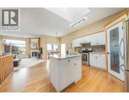 Bedroom - 10 Eagleview Heights, Cochrane, AB T4C1P5 Photo 9
