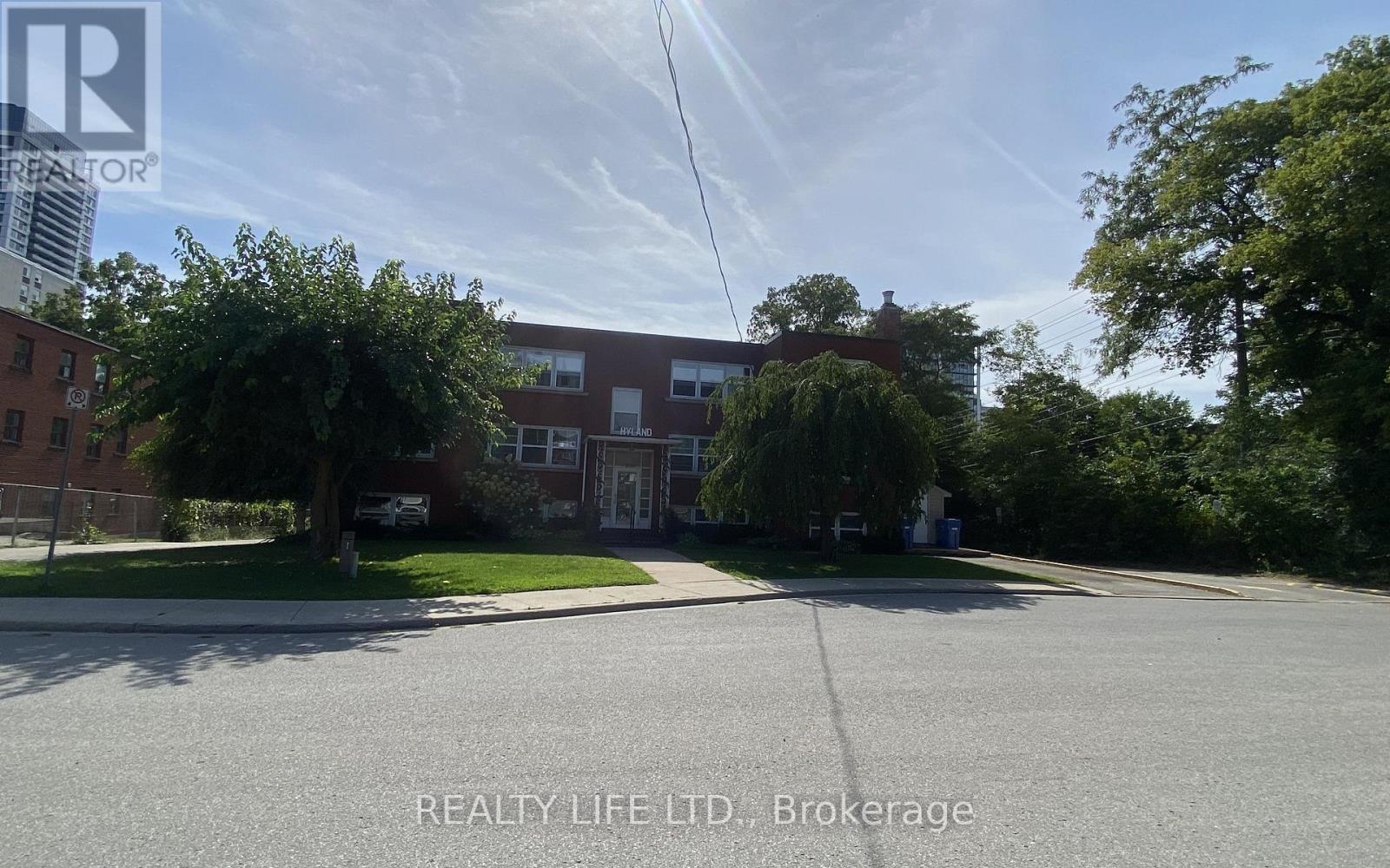 2124 HARRIS CRESCENT - 19
