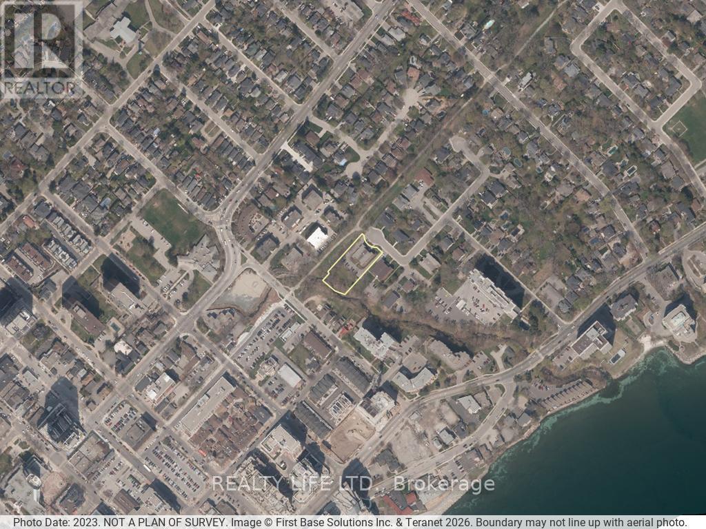 2124 HARRIS CRESCENT - 18