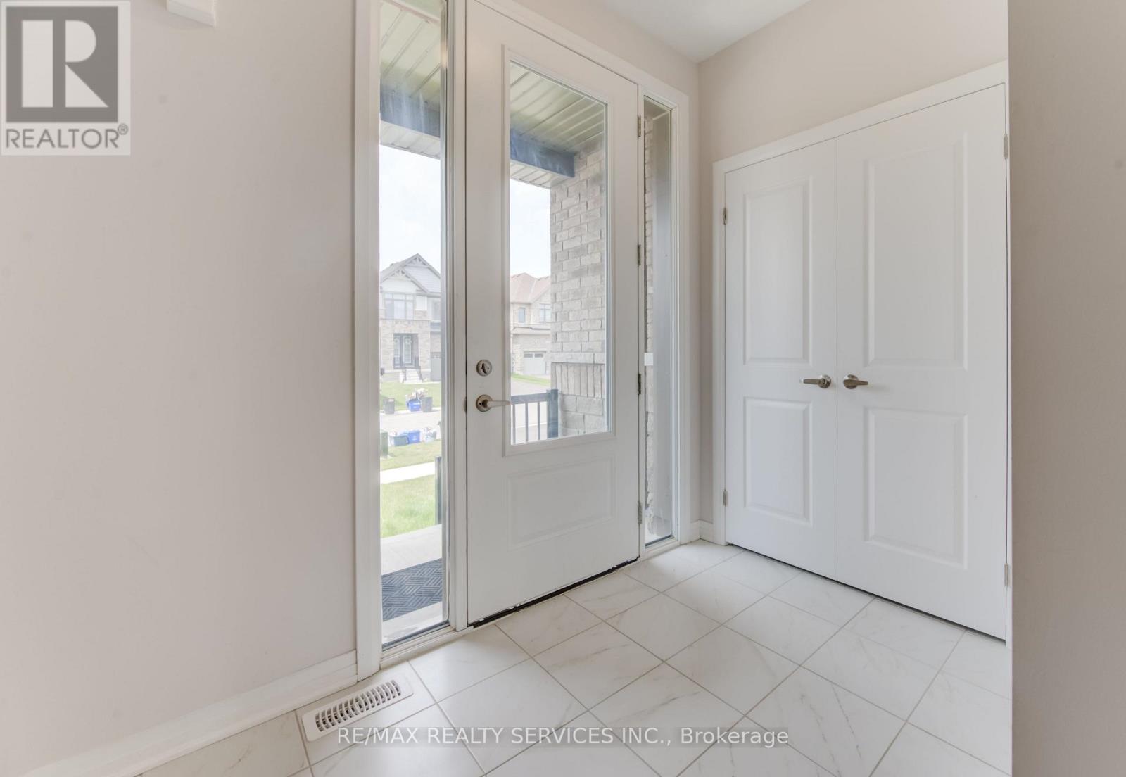 73 PRINCE PHILLIP BOULEVARD, North Dumfries — photo 4