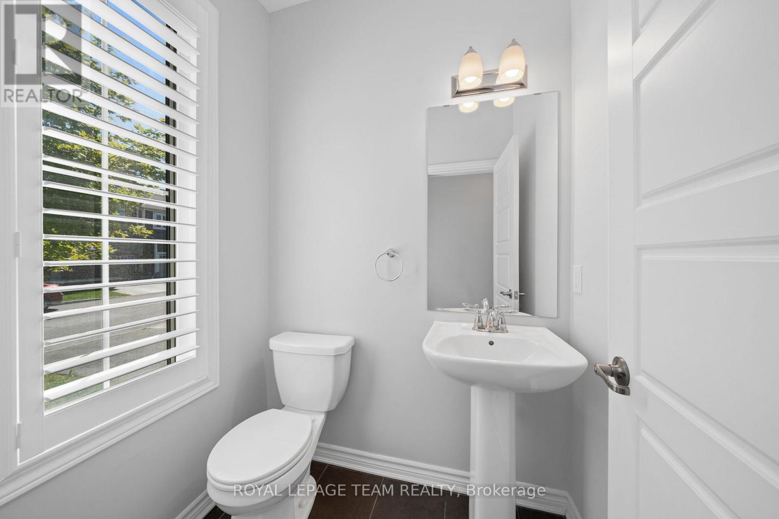 32 ESCALLONIA COURT, Ottawa — photo 4