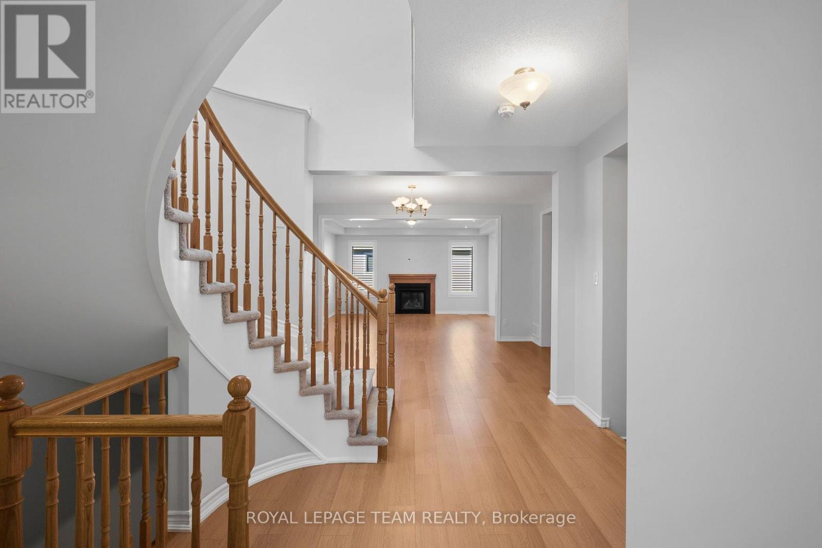 32 ESCALLONIA COURT, Ottawa — photo 6