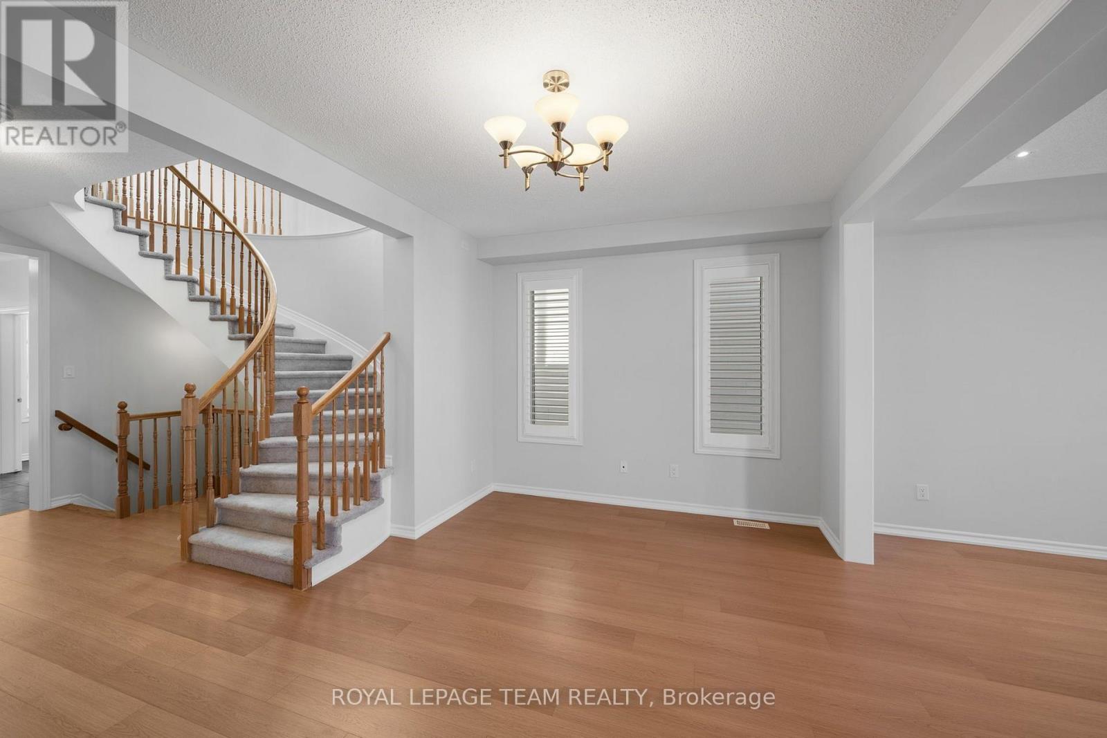 32 ESCALLONIA COURT, Ottawa — photo 7