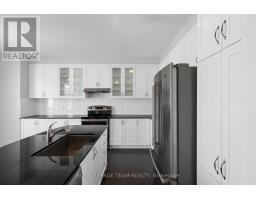 Kitchen - 32 Escallonia Court, Ottawa, ON K2S0W9 Photo 13
