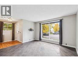 Foyer - 48 Woodglen Court Sw, Calgary, AB T2W4K3 Photo 6