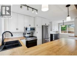 2pc Bathroom - 48 Woodglen Court Sw, Calgary, AB T2W4K3 Photo 11