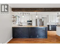 4pc Bathroom - 48 Woodglen Court Sw, Calgary, AB T2W4K3 Photo 12