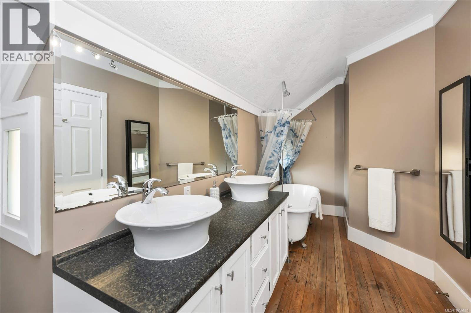  1622 Camosun Street, Victoria