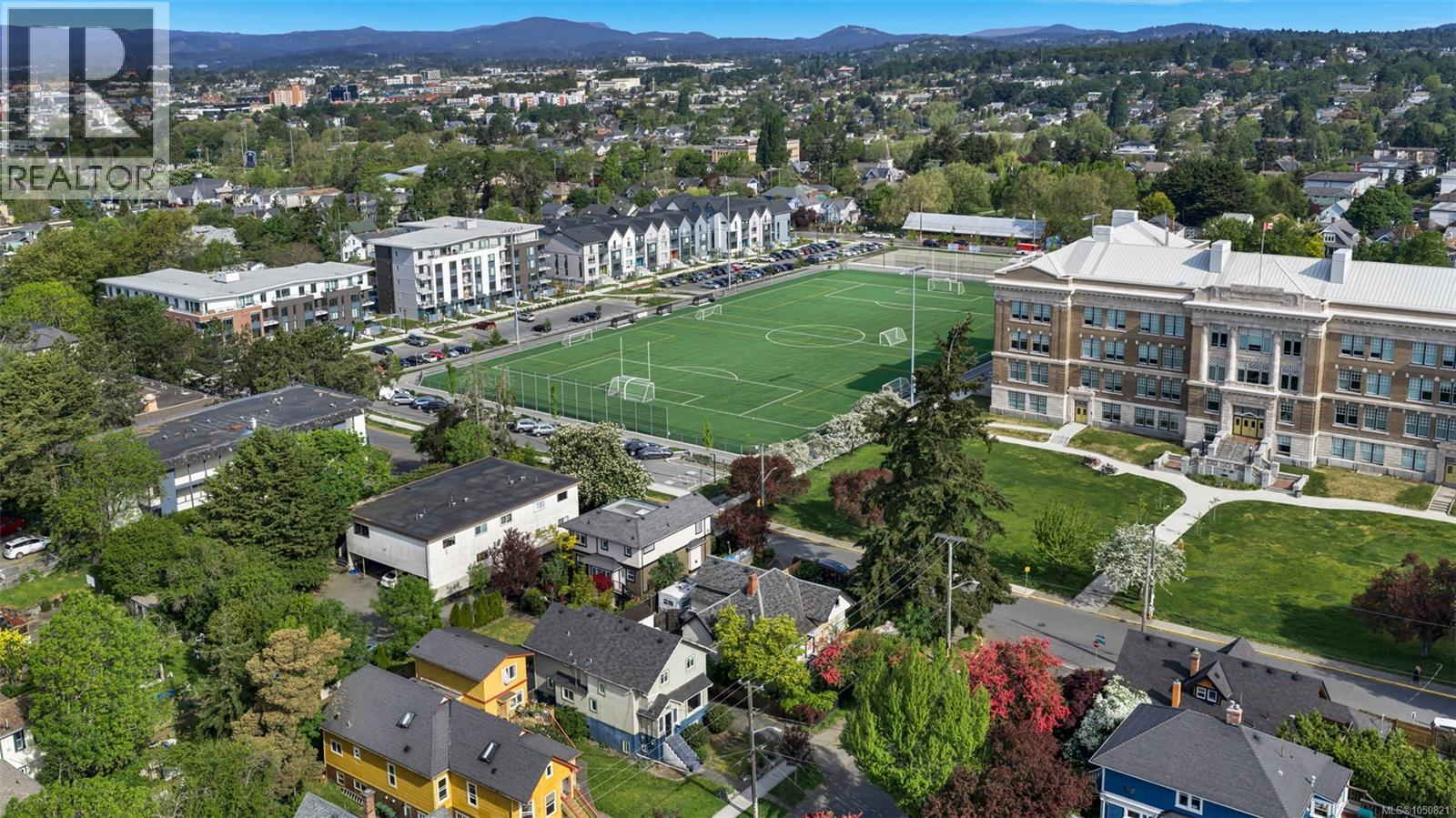  1622 Camosun Street, Victoria