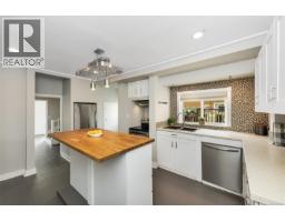 Kitchen - 1622 Camosun St, Victoria, BC V8T3E6 Photo 13
