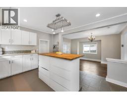Living room - 1622 Camosun St, Victoria, BC V8T3E6 Photo 15
