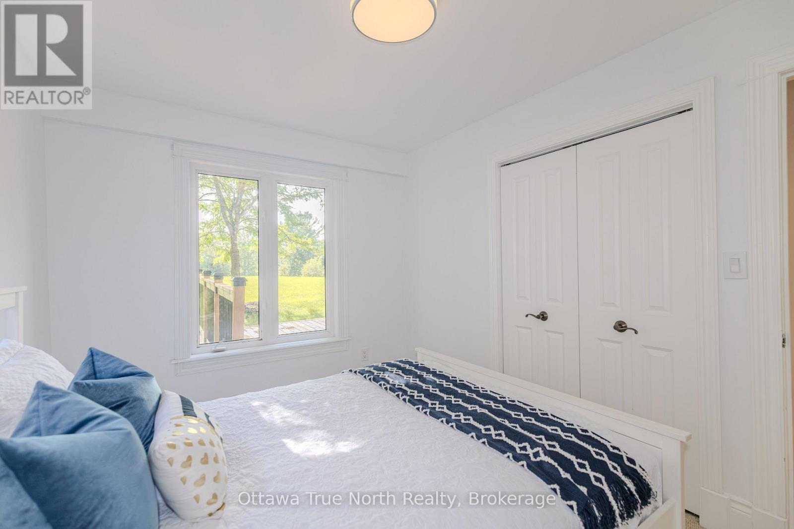 83 LEACOCK DRIVE - 23