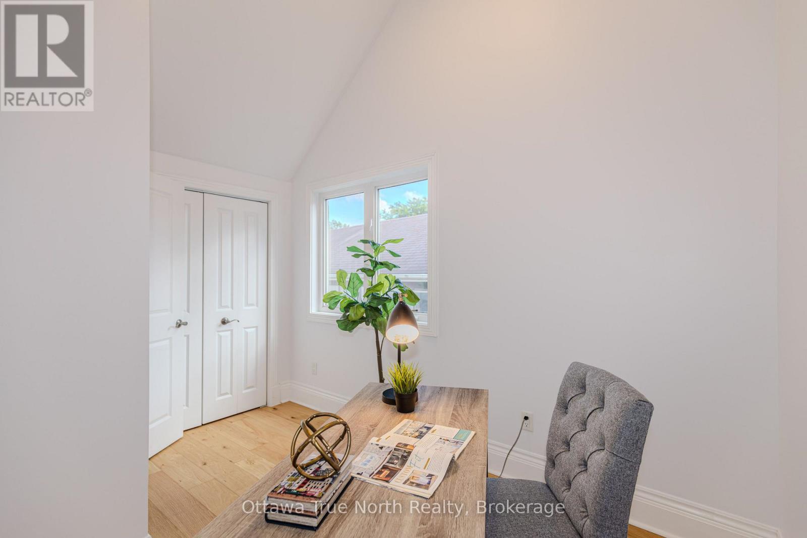 83 LEACOCK DRIVE - 44