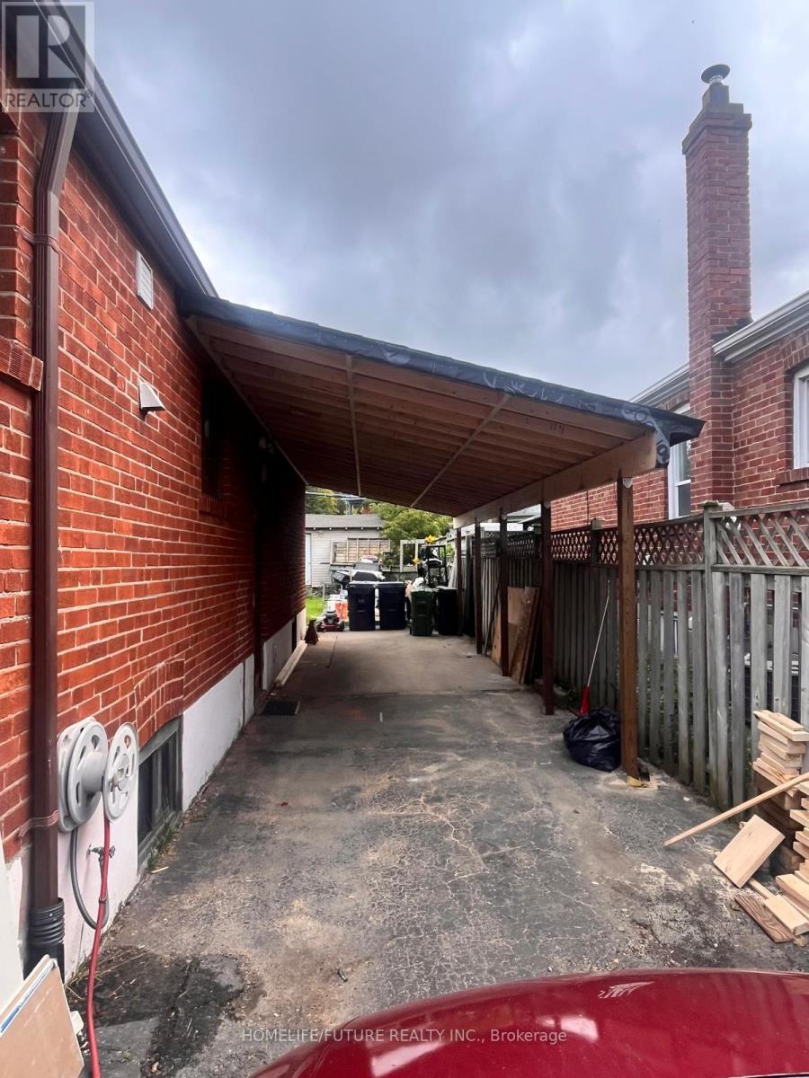 BSMT - 229 FLORA DRIVE, Toronto (Dorset Park) — photo 2