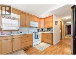 Kitchen - 195 Fairchild Street Sw, Medicine Hat, AB T1A7Z6 Photo 7