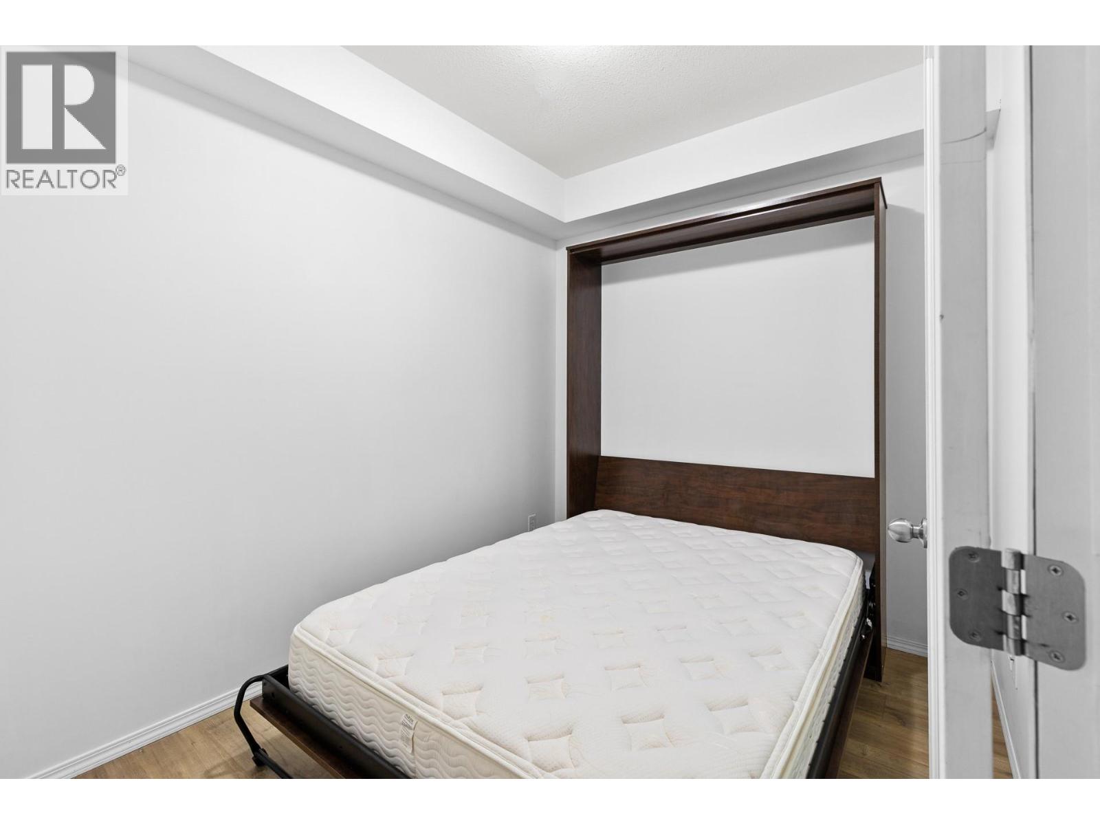#1204 1875 Country Club Drive - 32