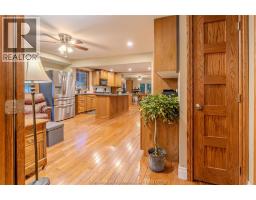 4pc Ensuite bath - 22788 Creek Road, Chatham, ON N7M0L4 Photo 10