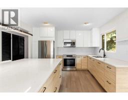 Kitchen - 5467 Dalrymple Crescent Nw, Calgary, AB T3A1R4 Photo 6