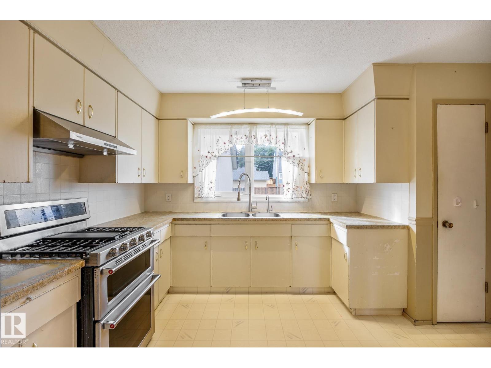 52 BELLEVILLE AV NW - Image 15