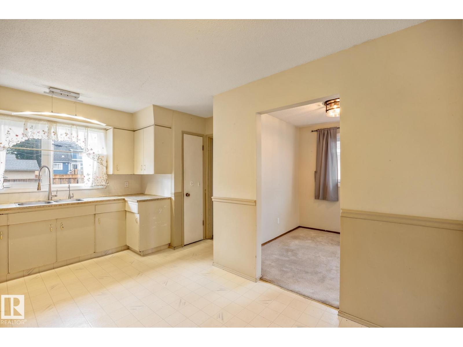52 BELLEVILLE AV NW - Image 16