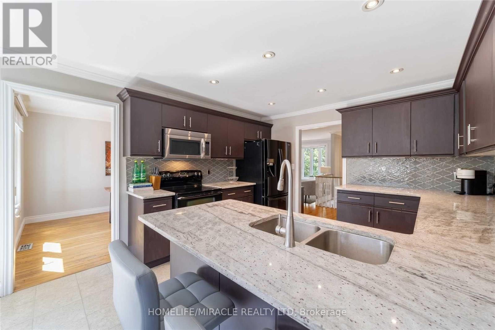 19 BRUNTSFIELD STREET, Clarington (Courtice) — photo 4