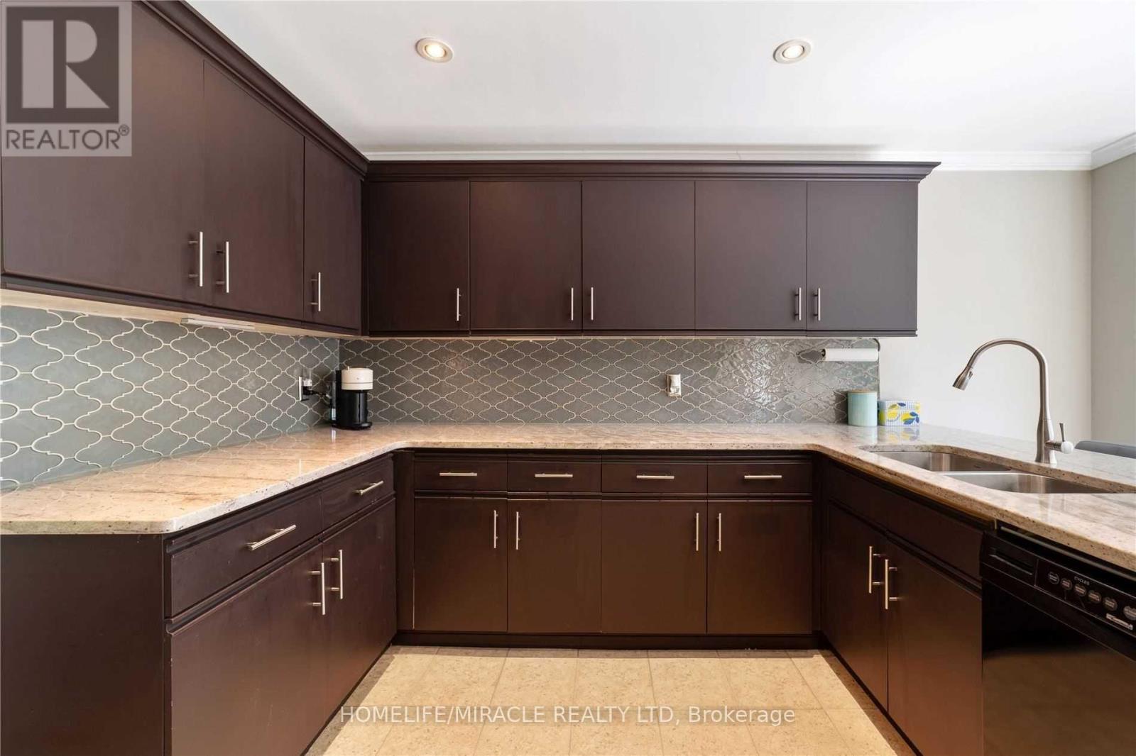 19 BRUNTSFIELD STREET, Clarington (Courtice) — photo 5