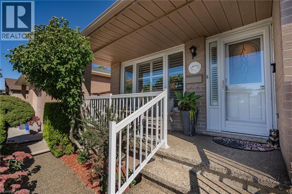 437 EAGLEWOOD Drive, Hamilton — photo 2