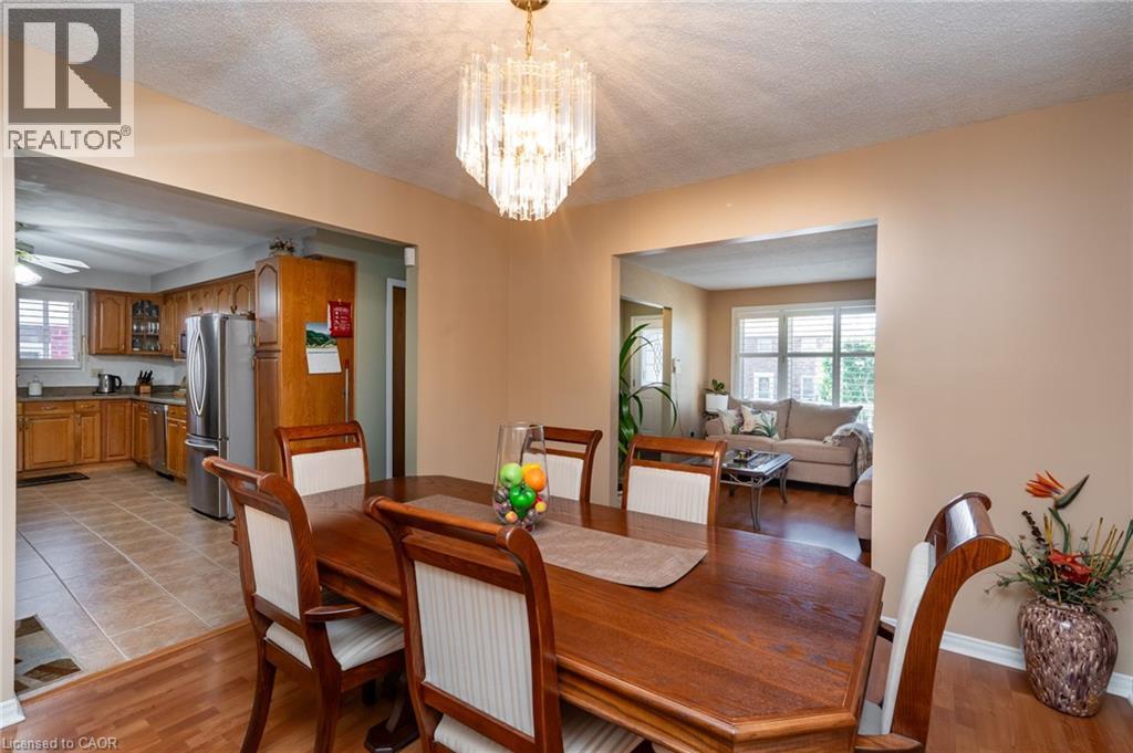 437 EAGLEWOOD Drive, Hamilton — photo 8