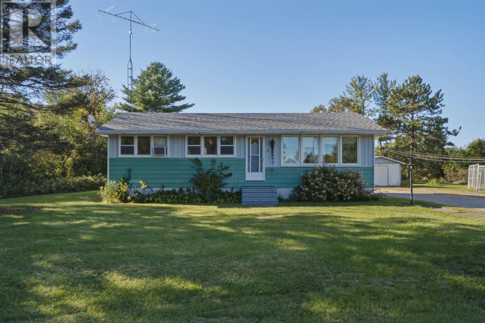 32 Mississagi CRES, Iron Bridge